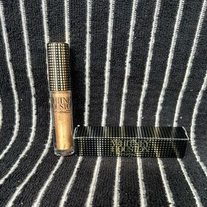 Mac x Whitney Houston- Nippy’s Shimmery Gold BNIB